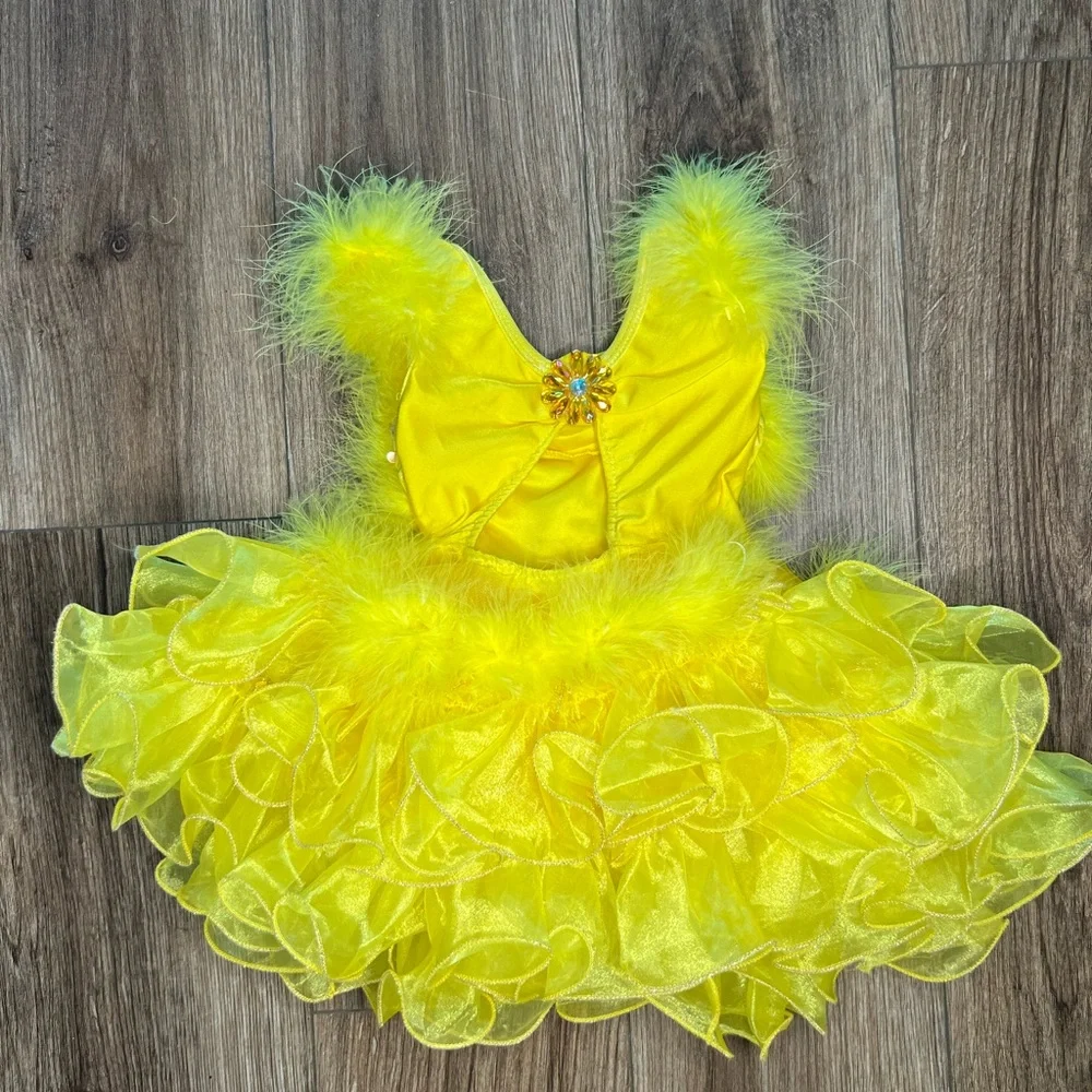 Yellow Feather Glamour Costume - Picture 3 of 7